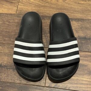 Adidas Size 6 Black and White Striped Slides